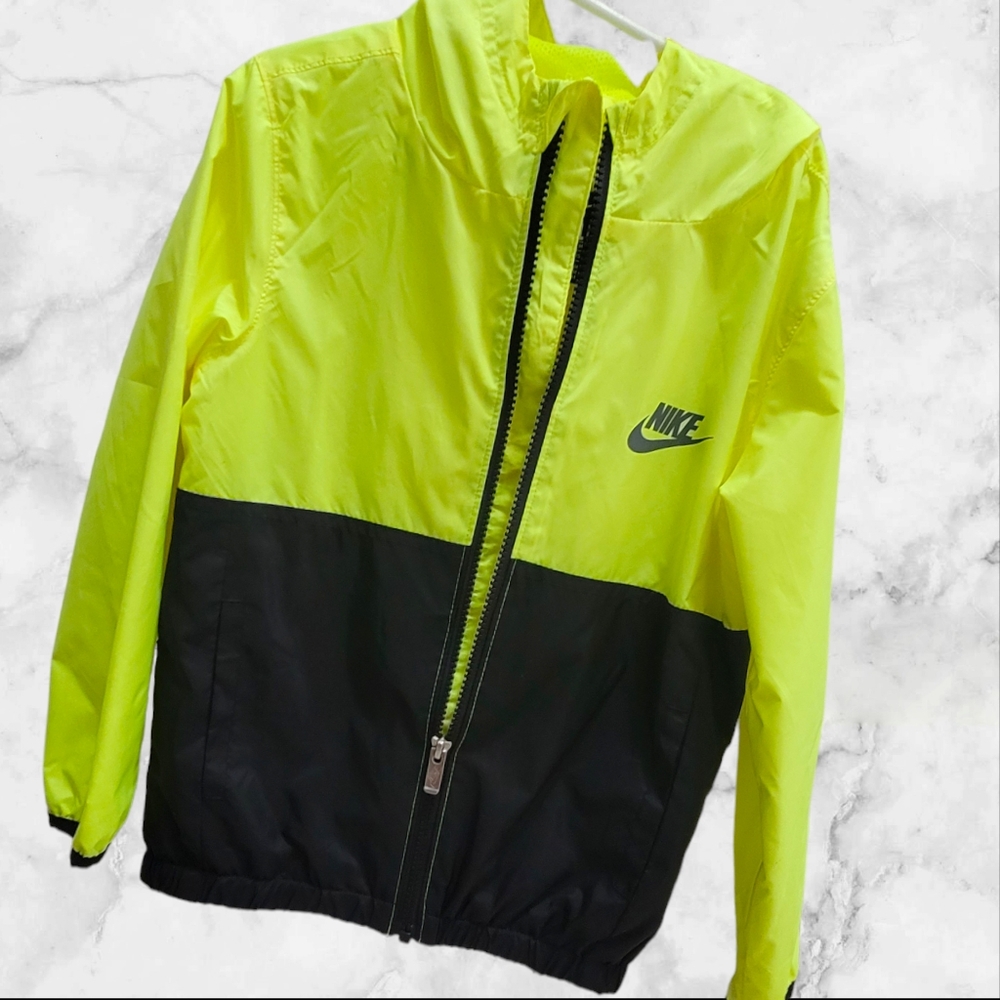 Lightweight Kids Nike Jacket Size M (5-6Years old)